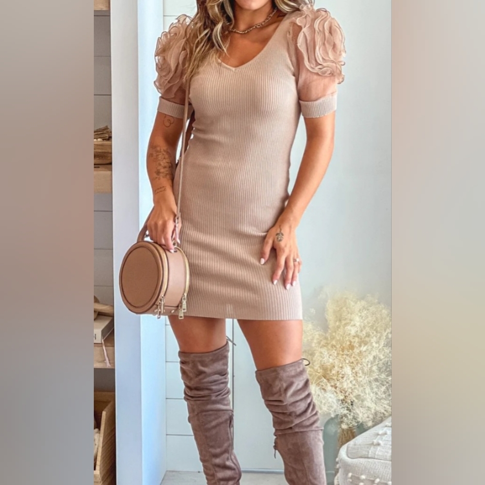 TAUPE V-NECK SHORT DRESS WITH LACE BUBBLE SLEEVES